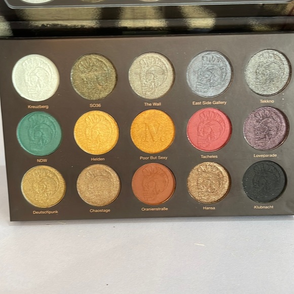 NOMAD Cosmetics Berlin Underground 15 Color Intense Eyeshadow Palette 🎨 - Picture 6 of 13